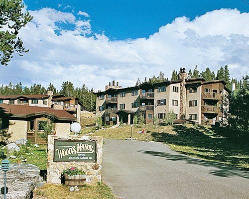 Woods Manor Condominiums